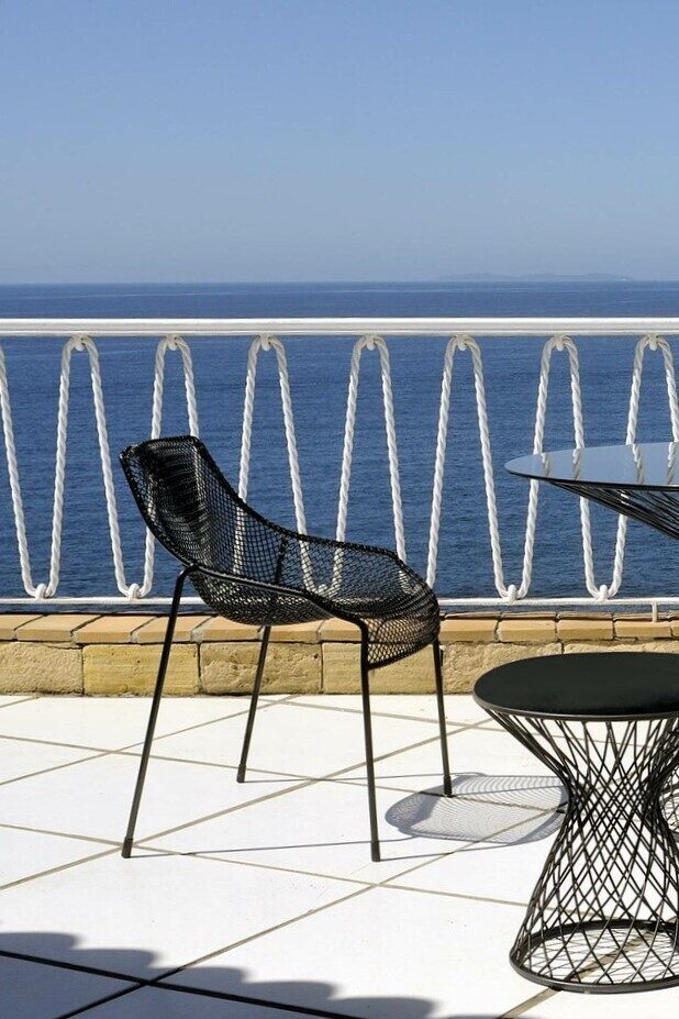 Divu melnu ēdamgalda krēslu komplekts 'Rasas tīkls' bez roku balstiem