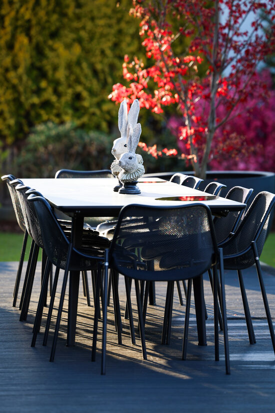 Izvelkams, melns metāla terases galds 'Plus 4'