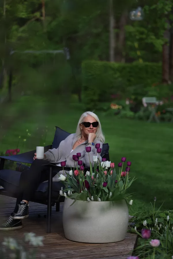 Puķu pods no sērijas White Oleander, sīpolpuķu kolekcija no Let it bloom