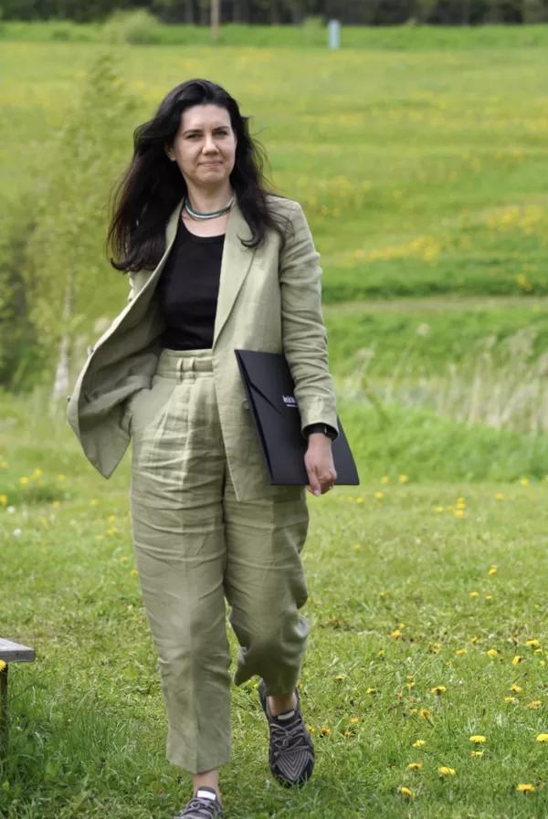 Una saņēmusi savu dārza dizaina konceptu dārzam uz salas